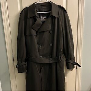 Vintage Classic London Fog Elegant dark olive green trench coat, size 42